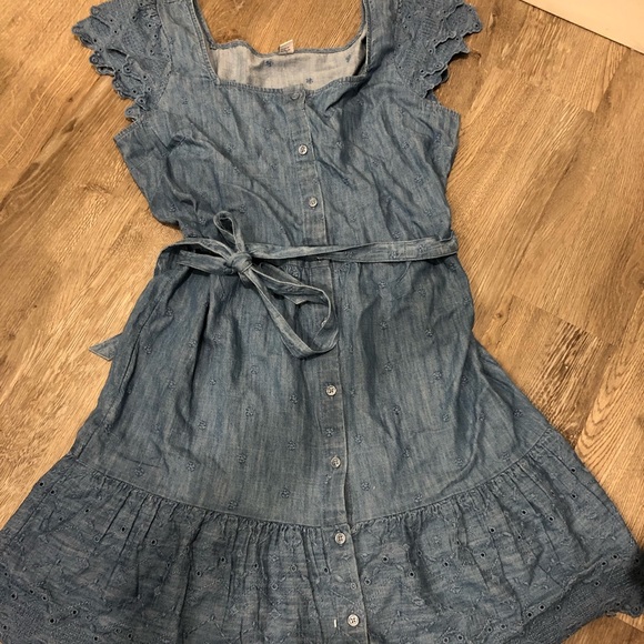 Dresses. - Picture 6 of 6